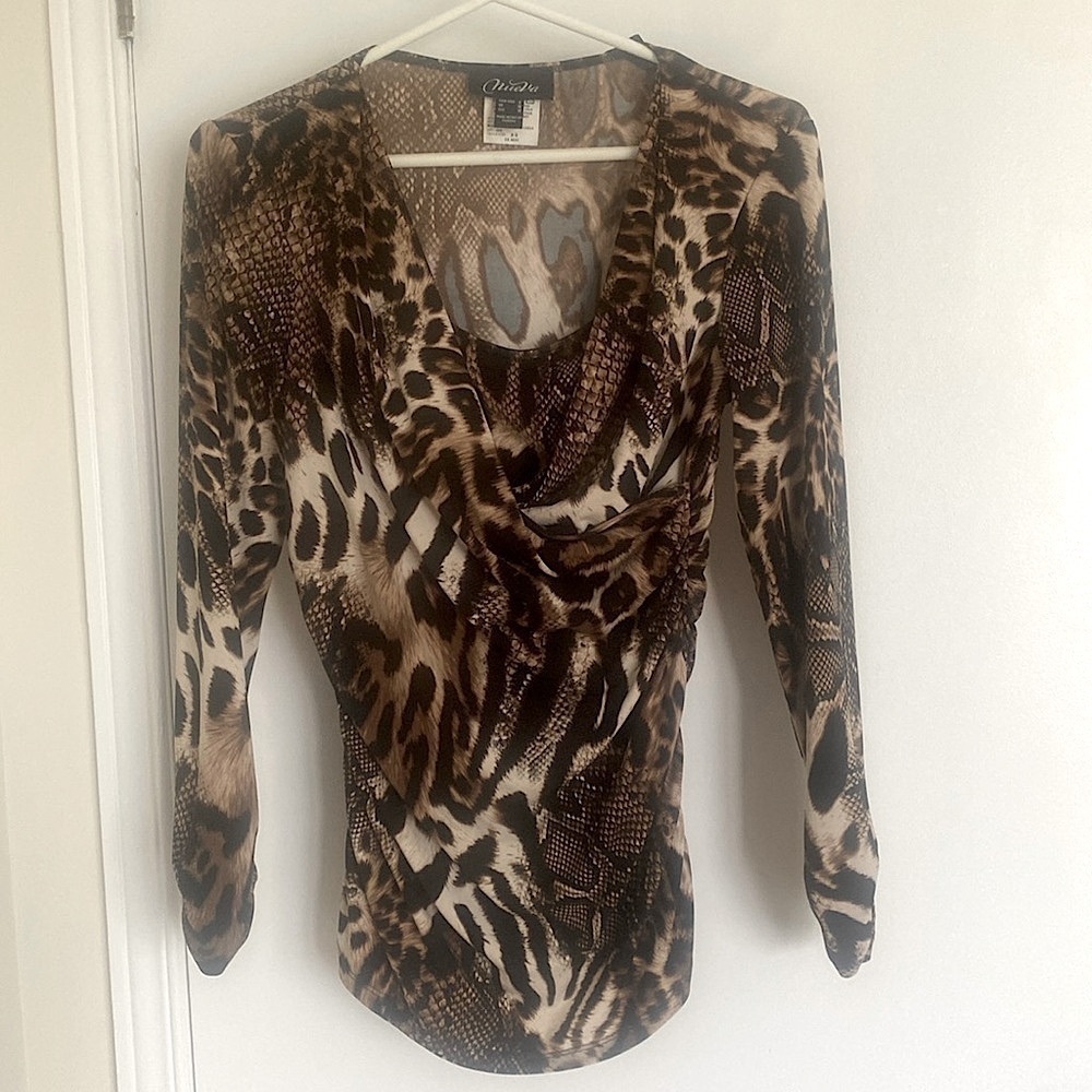 NUEVA, long sleeved fitted brown animal print top. Size 8